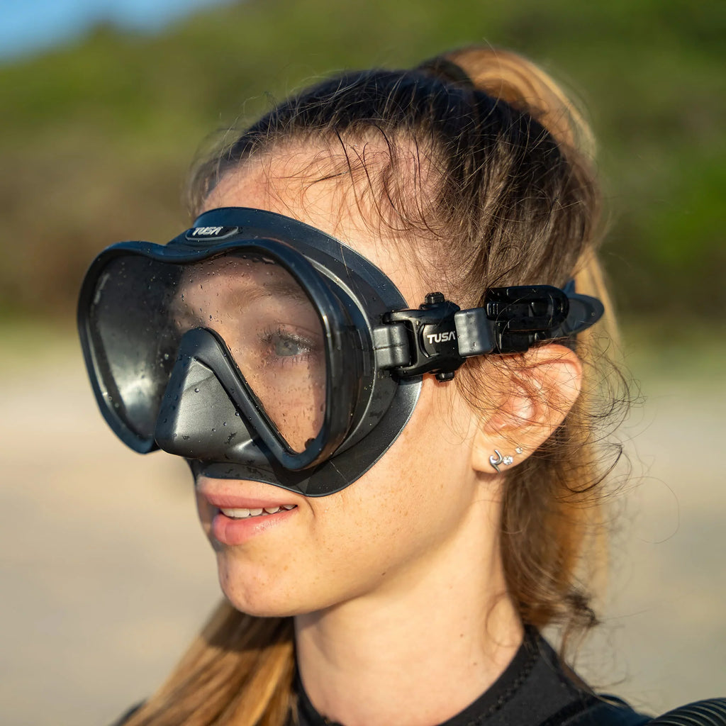 TUSA M-1010 Zensee Scuba Diving Mask, Indigo (Black)